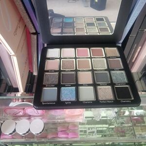 Cosmic Brushes Smoulder Palette: Vibrant Eyeshadow Palette with Shimmering Hues